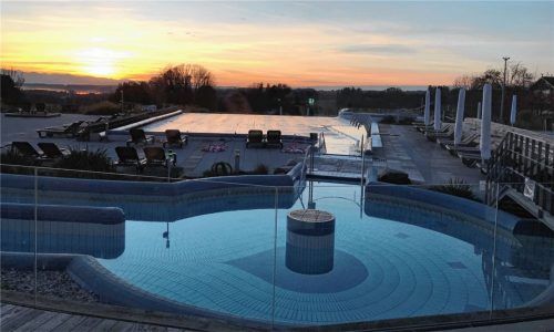 Leer bleiben derzeit die Becken in den Chiemgau Thermen in Bad Endorf wegen des derzeit geltenden Lockdowns. Das Personal hofft, bald wieder Badegäste empfangen zu können. Fotos Chiemgau-Thermen