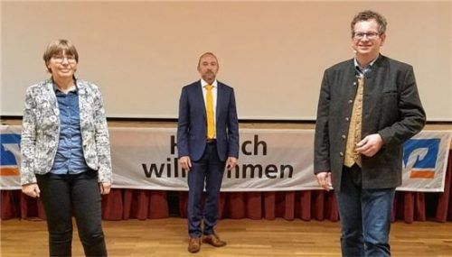 Legten positive Zahlen vor: (von links) Aufsichtsrätin Waltraud Adam, Vorstand Thomas Cestaro und Aufsichtsratsvorsitzender Thomas Sax. Foto re