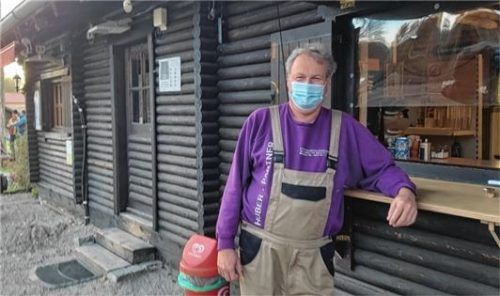 Michael Nadles will seinen Kiosk am Uferspitz im Chiemseepark Felden an eine andere Stelle versetzen lassen. Foto Breitfuß