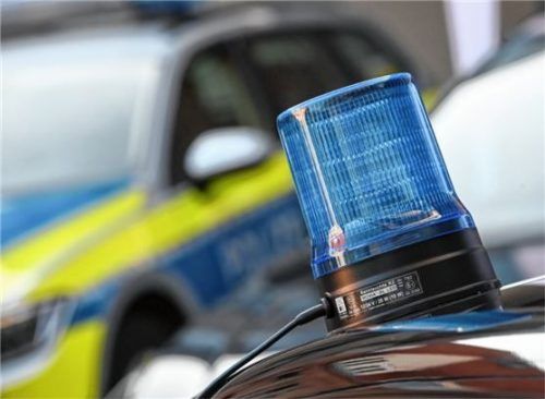 Mit Blaulicht im Einsatz: Die Polizeibeamten hatten in Rosenheim einige Unfälle zu verzeichnen.Foto dpa
