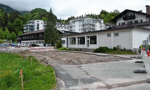 Mitte Mai wurden die Bauarbeiten des ersten Abschnitts der Bad-Trißl-Straße eingeleitet. Der erste von insgesamt drei Abschnitten soll Ende November fertig sein.Foto lotter