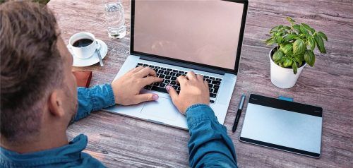 Ob am Küchentisch oder im Wintergarten: Für die Arbeit in den eigenen vier Wänden gelten besondere Bestimmungen.