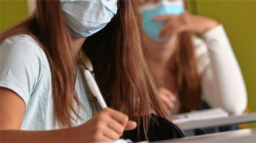 Präsenzunterricht soll so lange wie möglich stattfinden, die Maskenpflicht an den Schulen der Region bleibt aber. Foto dpa