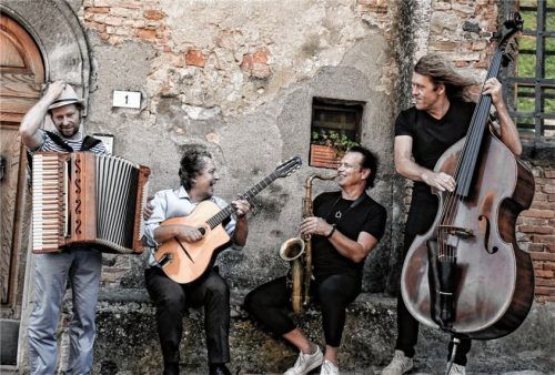 Quadro Nuevo mit Andreas Hinterseher, Paolo Morello, Mulo Francel und Dietmar Lowka (von links) im Sturm der Zeit: Die Musiker haben den Lockdown für neue Projekte genutzt. Foto Lowka