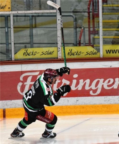 So jubelte Kyle Gibbons nach seinem ersten Pflichtspiel-Tor für die Starbulls. Foto Ziegler