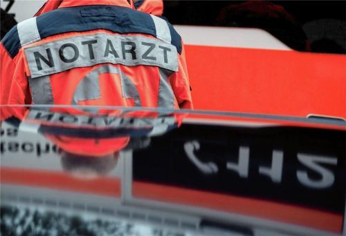 Vom Erstretter musste die 36-jährige Autofahrerin aufgrund der erheblichen Verletzungen im Kopfbereich versorgt werden. Zwei Operationen waren die Folge.Foto DPA