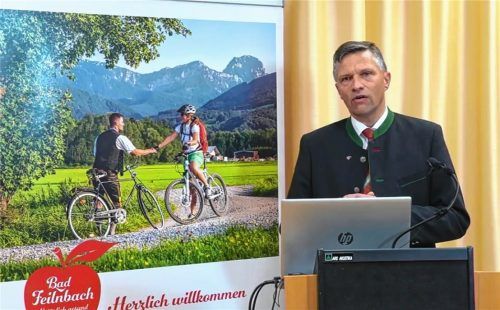 Vom Sitzungssaal im Rathaus zum Bürger nach Hause ins Wohnzimmer. Mit ihrer Online-Übertragung erreichte die Gemeinde Bad Feilnbach mit Bürgermeister Anton Wallner bei der Premiere mehrere Hundert Einwohner. Foto Lagler