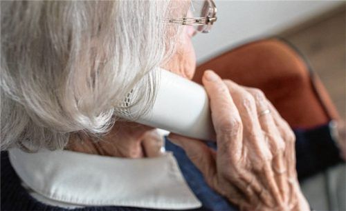 Welchen Pflegegrad die Gutachter festlegen, hängt von zahlreichen Faktoren ab. Das Interview vor der Einschätzung findet derzeit aufgrund der Pandemie telefonisch statt.