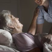 Pflegebedürftige: Oft Schlafstörungen Rituale helfen beim Zu-Bett-Gehen Vorsicht bei Schlafmitteln