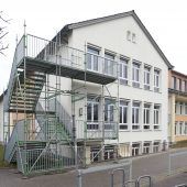 Corona-Ausbruch in Indersdorfer Klinik  Betrunkener greift Sanitäter an Klassenzimmer gesperrt
