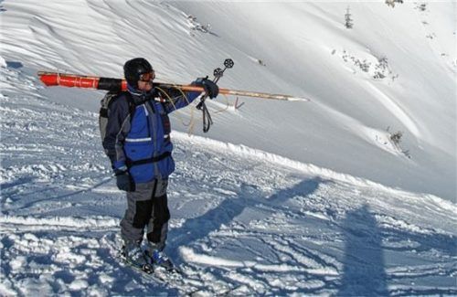 Am Wendelstein im Einsatz: Hans Vogt beim Sichern einer Skiabfahrt.