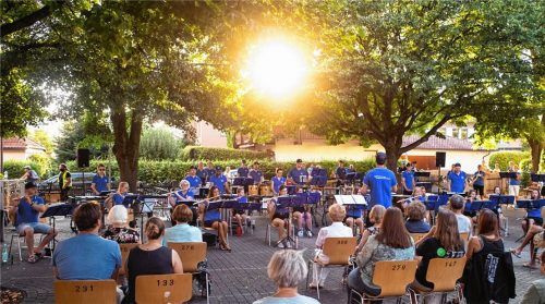 Bei zwei Konzerten an der Grundschule Schloßberg zeigten die Musiker ihr neues Repertoire. Foto RE