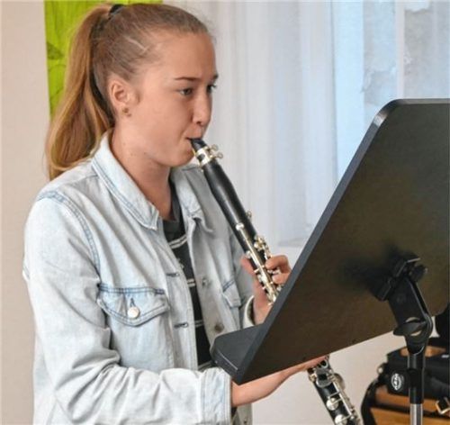 Christina Kurz spielt „Stille Nacht, heilige Nacht“ auf der Klarinette.