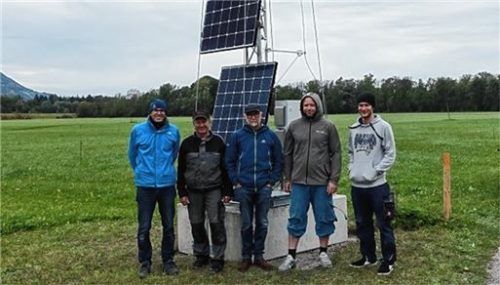 Das Projektteam „Erler Wind“ am Messmast.