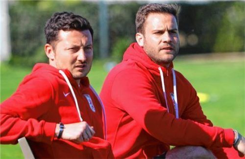 Das Trainergespann Niki Wiedmann (rechts) und Michael Kokocinski ist bei den Wasserburger Fußballern Geschichte. Wiedemann ist jetzt alleiniger Chefcoach. Foto Butzhammer