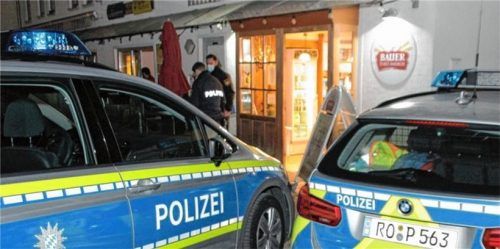 Der Überfall auf eine Bäckereifiliale löste einen Großeinsatz der Polizei aus. Der Täter ist bisher nicht gefasst. Foto REisner