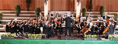Dieses Bild zeigt das Musikkollegium Traunstein bei einem Konzert in der Aula der Berufsschule unter Leitung von Augustin Spiel. Foto privat
