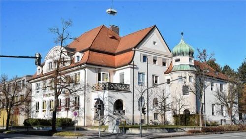 Die Rosenheimer Prinzregentenschule wird erweitert. Die Gesamtkosten liegen bei rund 5,2 Millionen Euro. Der Baubeginn ist für März 2022 vorgesehen. Foto Schlecker