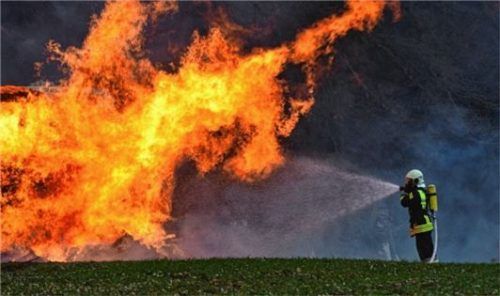 Feuerwehr, Wasserwacht, THW, Sanitäter und andere Rettungskräfte sind die sichtbarsten Ehrenamtliche. Andere wirken eher im Stillen. Eines ist ihnen alles gemeinsam: Sie sind gerne für andere im Einsatz. Und noch etwas: Ihnen allen gilt der internationale Tag des Ehrenamtes am 5.Dezember.Foto Barth