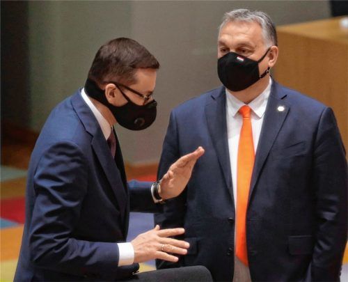 Haben die EU mit ihrer Veto-Drohung in eine neue Krise gestürzt: Polens Ministerpräsident Mateusz Morawiecki (links) und Ungarns Premierminister Viktor Orbán. Foto dpa