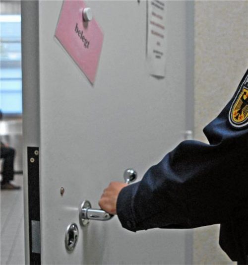 Hinter Gittern wird ein 46-jähriger Rumäne das nächste Jahr verbringen. Der gesuchte Dieb muss seine restliche Haftstrafe absitzen. Foto Bundespolizei