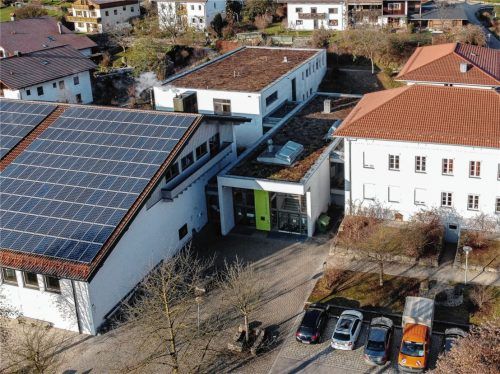 Im Kampf gegen Corona: In Sachen Lufthygiene ist die Grundschule Prutting bald auf dem neuesten Stand. Die Klassenzimmer sind dann nicht nur mit CO2-Ampeln ausgestattet, sondern zusätzlich auch noch mit Luftreinigern. Foto Thomae
