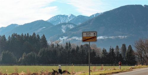 In Raubling im Ortsteil Obermühl, Nähe Kapellenweg/Kirchdorfer Straße, soll auf rund 10000 Quadratmetern ein „Seniorenkompetenzzentrum“ entstehen.Foto Steffenhagen