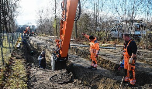 Noch sind die Bagger im Bereich der Moosbachbrücke im Einsatz.Foto Rupprecht