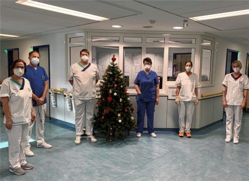 Sie pflegen auch an Weihnachten die Patienten auf den Covid-Stationen im Rosenheimer Romed-Klinikum: (von links) Antoneta Hauner, Marc Otto, Philipp Sieberer, Waltraud Glavar, Irmgard Obermaier und Petra Huppenberger. Fotos Romed
