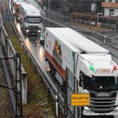 Ärger über 80 Kilometer Lkw-Stau