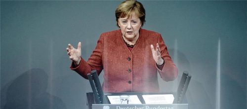 Während Bundeskanzlerin Angela Merkel am Mittwoch bei der Generaldebatte zum Bundeshaushalt im Bundestag noch einmal eindringlich für die Verschärfung der Corona-Maßnahmen plädierte, sind die Meinungen unserer Leser zu dem Thema gespalten.Foto dpa