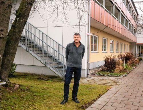 „Was kontrollieren wir oder was machen wir an normalem Leben noch möglich?“: Mit diesem Zwiespalt sieht sich Jakob Hartmann, Leiter des Caritas Alten- und Pflegeheims St.Franziskus in Kolbermoor noch länger konfrontiert. Foto Riediger