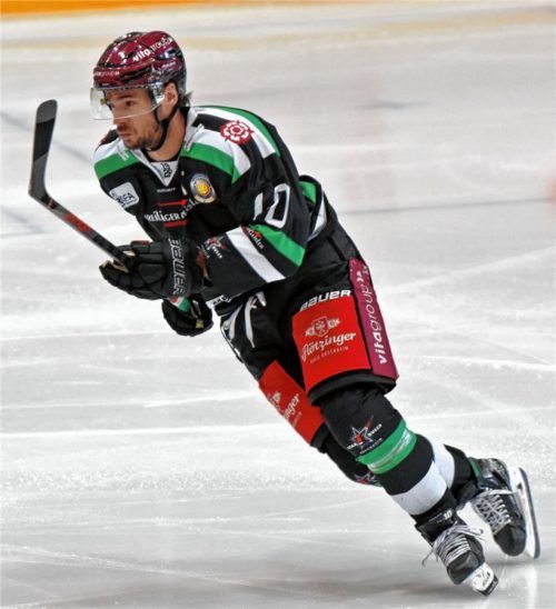 Wieder zurück auf dem Eis: Starbulls-Kapitän Michael Baindl, der in Höchstadt sein erstes Punktspiel in dieser Saison bestreitet. Foto  Ziegler