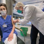 Viele Pflegekräfte zögern vor Impfung