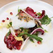 Sanft gegarter Skrei mit gebratenen Bittersalaten und Cimata (für 4 Personen)