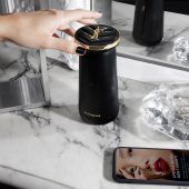 Parfum und Lippenstift per App gesteuert