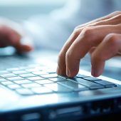 Vier Jahre mehr durch Bewegung „Mausarm“: Schutz durch Handübungen