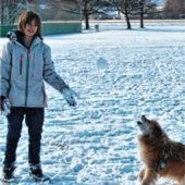 Wau! Hund Luna liebt Schnee