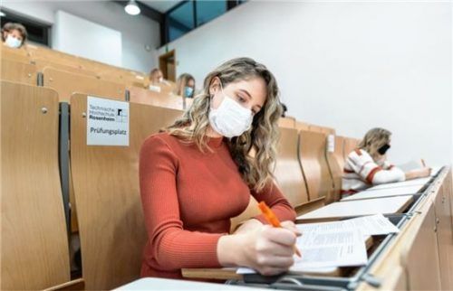 Aufgrund der angespannten Pandemie-Situation wurden die Modalitäten zur Prüfungsorganisation und -abwicklung der TH Rosenheim neu definiert. Foto TH Rosenheim / Max Baudrexl