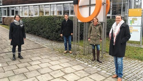 Das interdisziplinäre Team der TH Rosenheim besteht aus (von links) Veronika Auer, Dr. Sebastian Hirschmüller, Claudia Bayer und Professor Sandra Krommes. Auf dem Bild fehlt Dr. Benjamin Engler. Foto TH Rosenheim