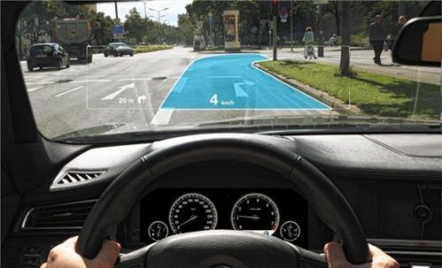 Das künftige BMW iDrive will Informationen für die Fahrer effizienter nutzen und aufbereiten. Foto ampnet/BMW