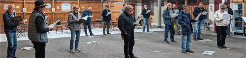 Der Männergesangverein konnte im letzten Jahr unter Einhaltung der damals geltenden Corona-Beschränkungen in der Halle der Stockschützen proben. Foto Hoffmann
