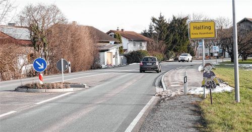 Entlang der Staatsstraße soll der Verkehr beruhigt werden. Laut Bürgermeisterin Regina Braun ist eine Fußgängerampel zwischen Flori und Pfarrheim geplant.