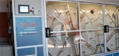 Die neue Schlauchwaschanlage kostete rund 65000 Euro, sie wird gegen Gebühr von den Nachbarwehren mitgenutzt.