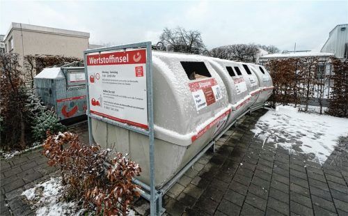Die Papiercontainer im Stadtgebiet – wie hier In der Schmucken – sollen mit Lorawan-Füllstandsensoren ausgestattet werden. Über diese können die Stadtwerke den aktuellen Füllstand der Container messen. Foto Stadtwerke Rosenheim