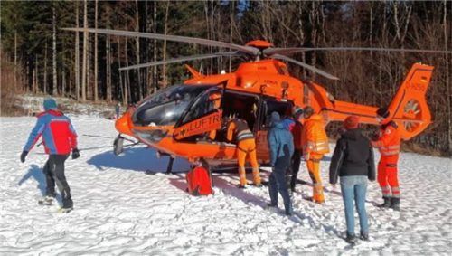 Ein Hubschrauber flog den verletzten Priener (22) in ein Krankenhaus. Foto Bergwacht Schleching