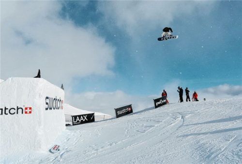 Einer der Sprünge, die Leon Vockensperger in der Schweiz zeigte.Foto Buchholz/FIS Snowboard