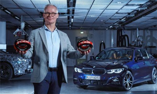 Für innovative Konnektivität-Features und digitale Services wurde die Marke BMW ausgezeichnet. Christoph Grote, Senior Vice President Digital Car, BMW Group, bedankte sich für die Auszeichnungen. Foto bmw