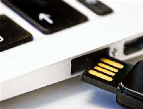 Hunderte kinderpornografische Daten fanden die Ermittler auf einem USB-Stick und weiteren Datenträgern des Angeklagten. Foto dpa