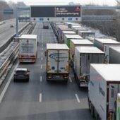 Langer Stau durch Blockabfertigung